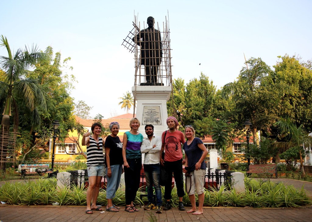 12nov.FacingSpace_caging8